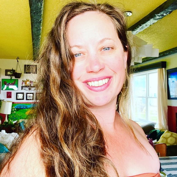 Meet your Posher, Erin - Picture 3 of 8